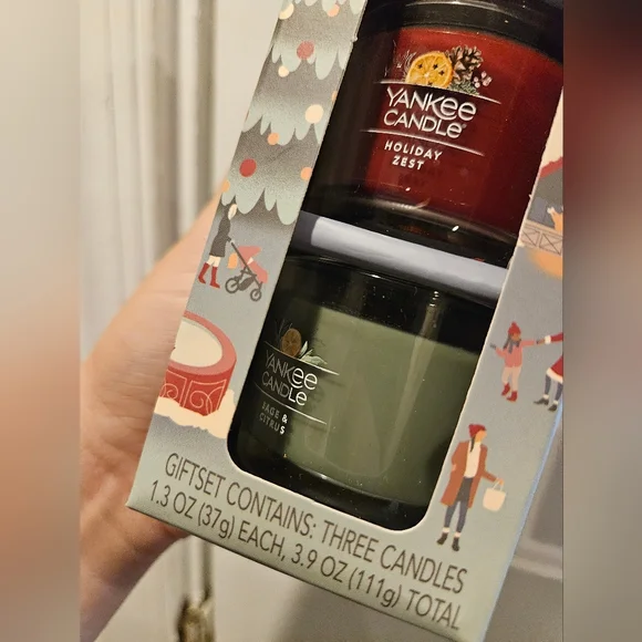 NWT Yankee Candle Festive Trio - Vanilla, Holiday Berry, Sage & Citrus - Picture 2 of 4